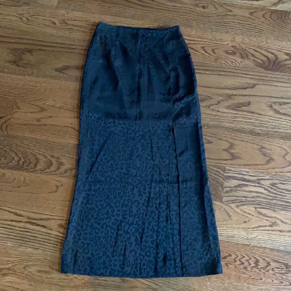 Vestique Black Leopard Skirt
